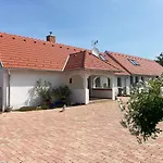 Kondas Haz *